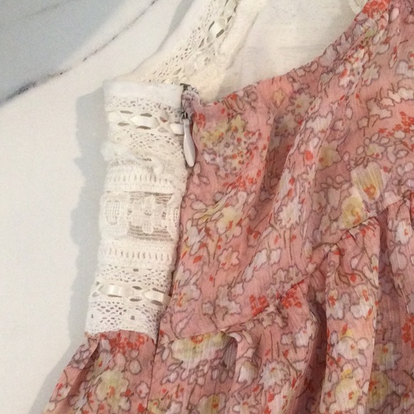 American Eagle white eyelet top with pink print, small. - Picture 5 of 5